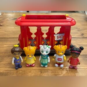 DANIEL TIGER'S Neighborhood TROLLEY Pull Back Working Bell Includes 5 Figures